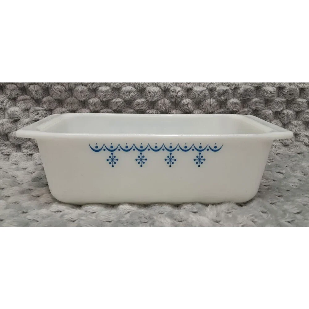 VTG Pyrex 913 Ovenware Loaf Bread Pan Blue Snowflake Garland Design Baking Dish